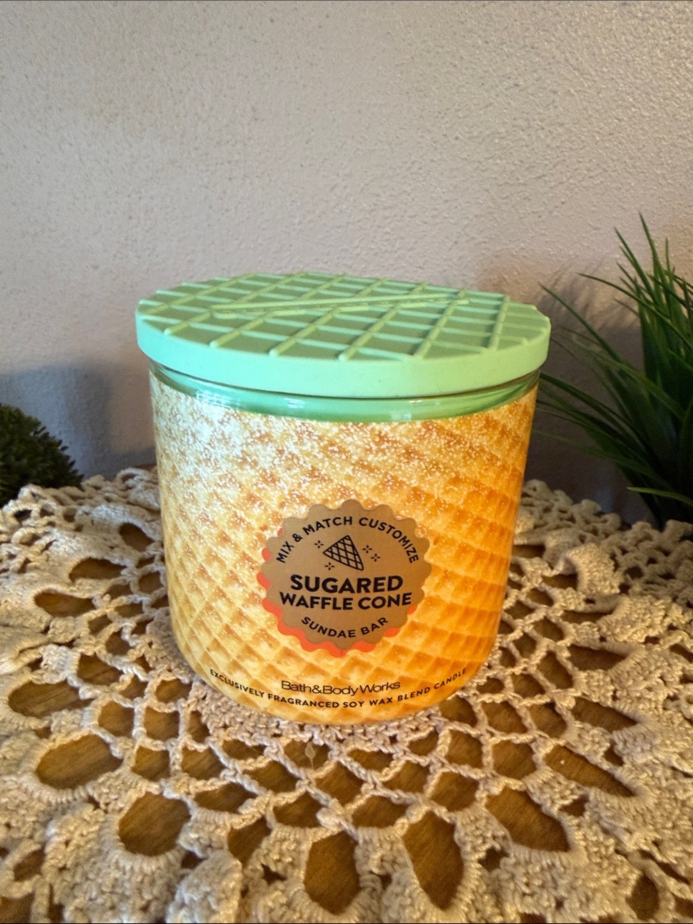Bath & Body Works Sugared Waffle Cone Candle with Mint Green Lid